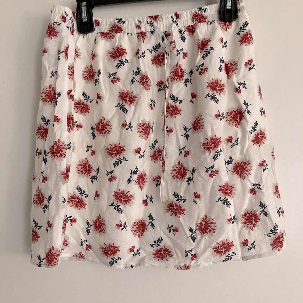 Medium white and red floral skirt. Greer knit fabric. New, Tags still on!